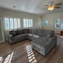 On sale ‼️XL sectional sofa with pull -out bed & storage