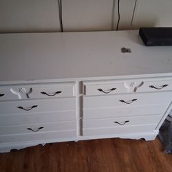 2 Complete Bedroom Suits 