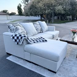 ✨ Beautiful Modern Sectional Couch – Comfortable! ✨