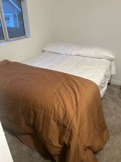 Full size bed/bed frame/mattress topper