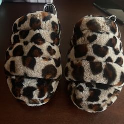 BRAND NEW UGG SLIPPERS !! 