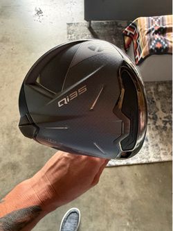 TaylorMade Qi35 Driver with Kai li 60g Stiff shaft.