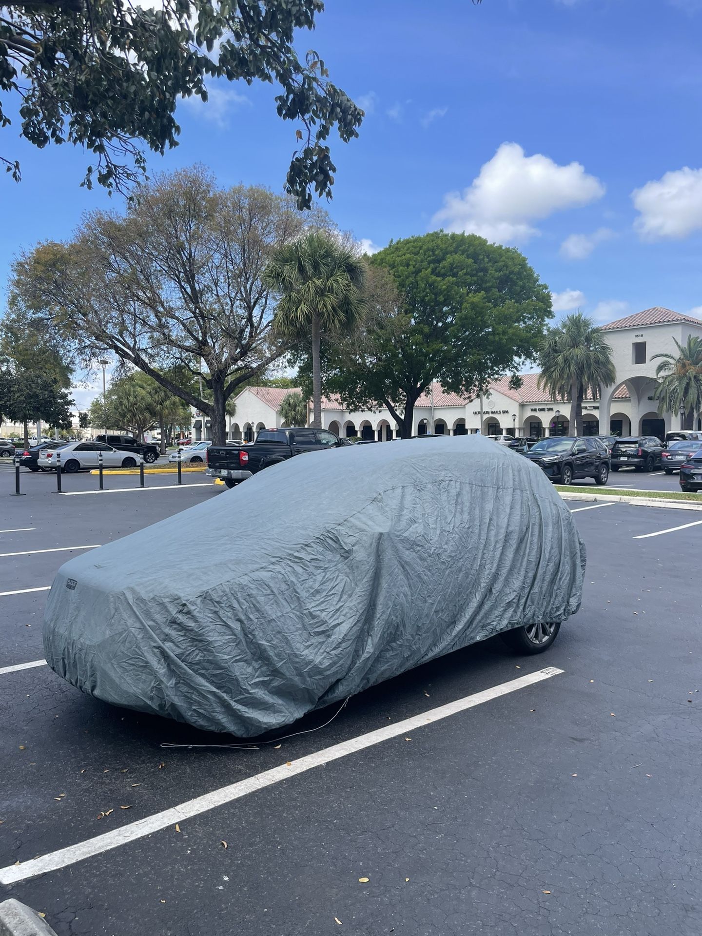 protective cover for SUV car. Good condition . In the photo, under the cover is a Ford Escape car