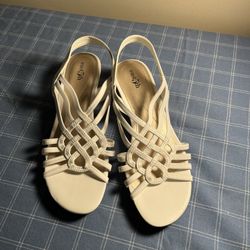 Elegant cream-colored sandals by East 5th. Size 7
