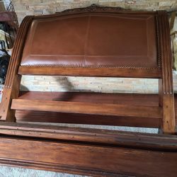 Queen Sleighbed & 1 Nightstand