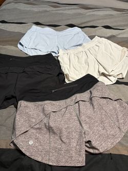 Womens size 6 Lululemon shorts lot