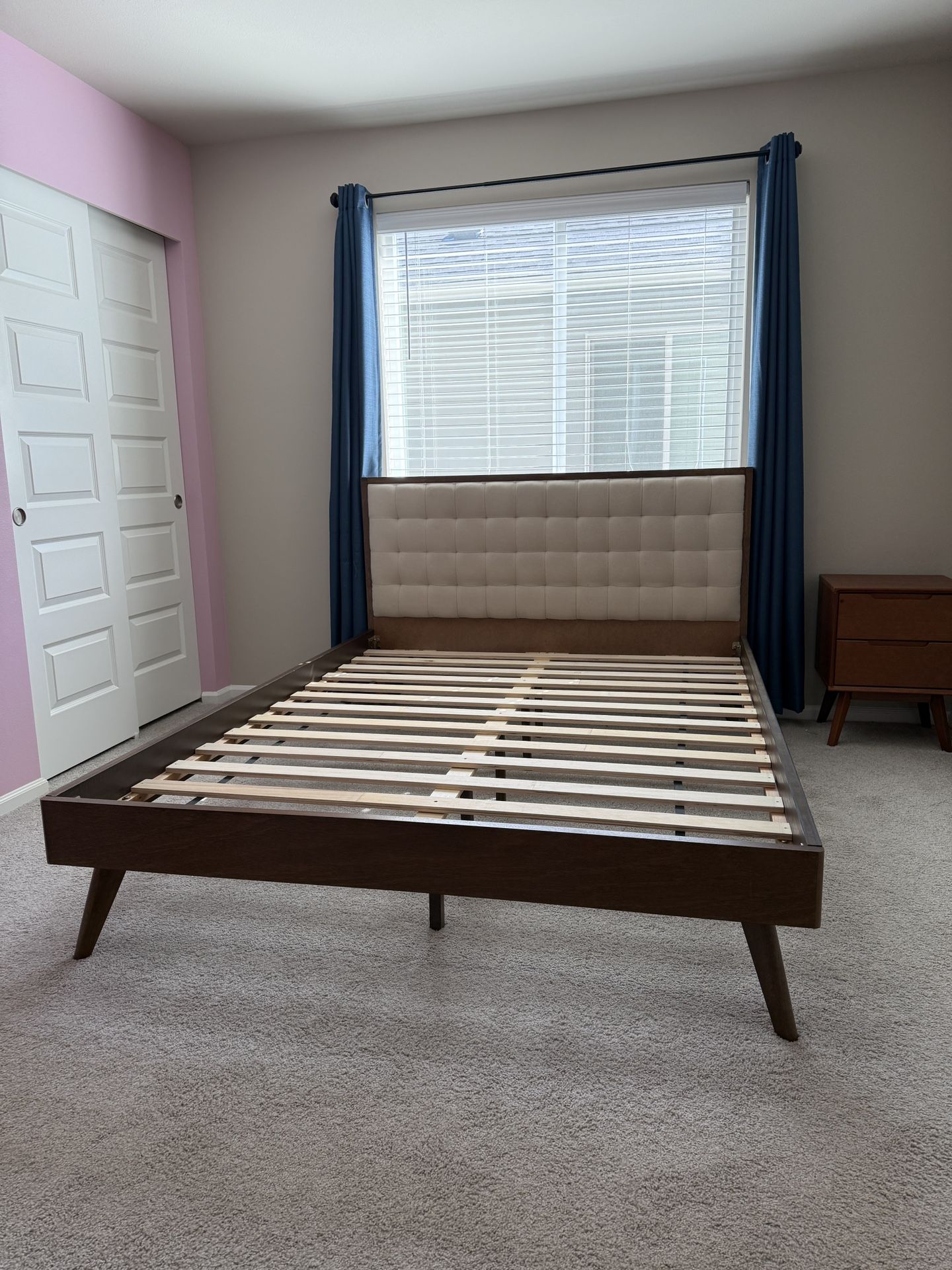 Queen Bed Frame &mstress&nightstand