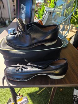 Woman's Bowling Shoes Size 6
