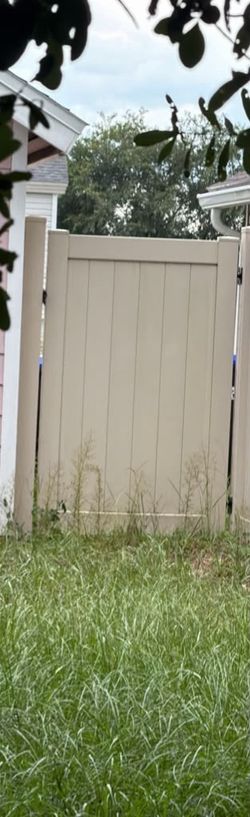 18 Vinyl Privacy Fence Panels + 1 Matching Gate – Tan/Beige – 6 ft