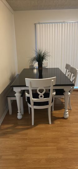 Table 4 chairs + bench