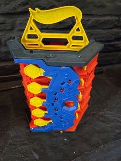 Hot Wheels rollout race track