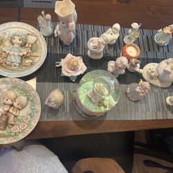 Precious Moments Figurines 