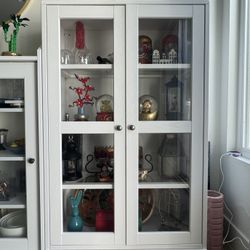 White Glass Door 4-Shelf Canibet (1x)
