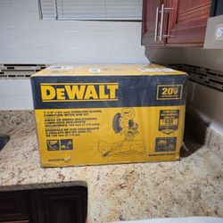 DEWALT 20V MAX Cordless 7-1/4 in. Sliding Miter Saw with (1) 20V Battery 4.0Ah and charger