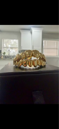Deep cut gold grillz