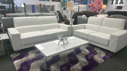 MUST GO🚨Beautiful White Sofa&Loveseat $599