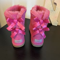 New Bailey Bow Uggs Size 4