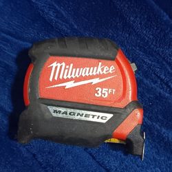Milwaukee Tape 35 Ft