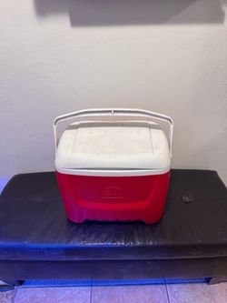 Igloo Small Personal Cooler Red