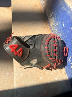 Catchers glove (44) right hand throw