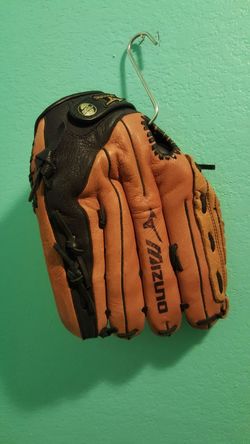 Mizou basball glove