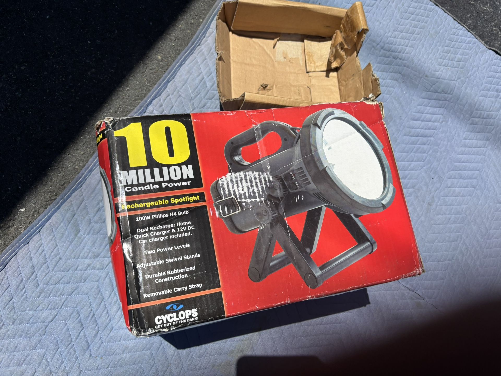 cyclops 10 million candel power rechargeable spotlight