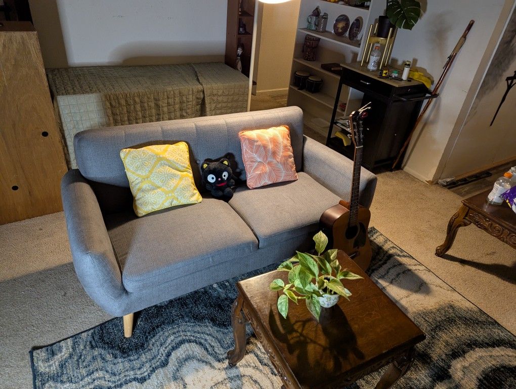 (Free Delivery) Cute Compact Couch 