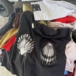 Women’s clothes, price per bag