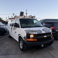 2011 Chevrolet Express G2500 Cargo Van