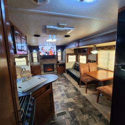 Se vende RV Tracer Touring Edition  31'