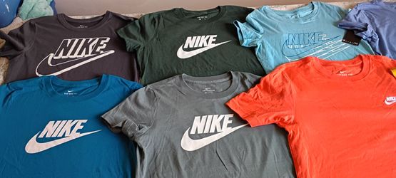 Nike  women's  t-shirts size S M