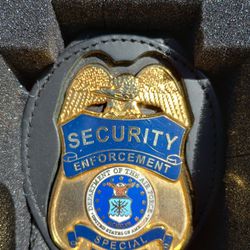 Rare US AIR FORCE SECURITY CONTRACTOR BADGE