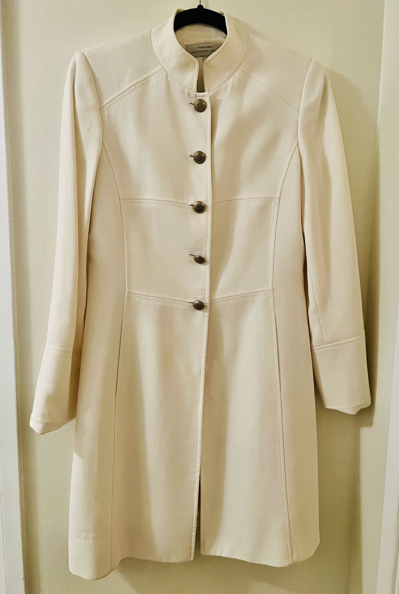 Elegant TAHARI Ivory Coat - Size 4 - Fully Lined