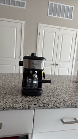 https://offerup.com/redirect/?o=TXIuQ29mZmVl