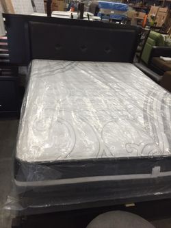 Queen bed room sets $875