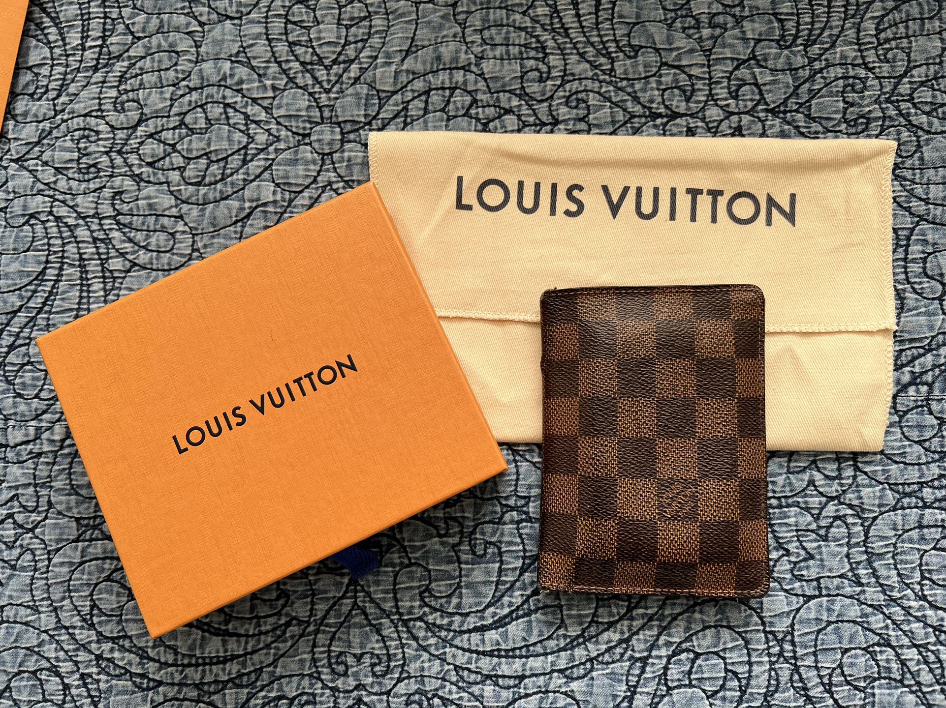 Authentic Louis Vuitton White Damier Wallet for Sale in Englewood, CO -  OfferUp