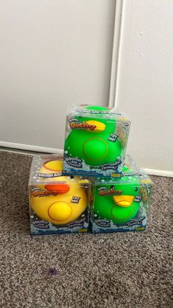 Get 3 Jumbo duckeez squishy’s