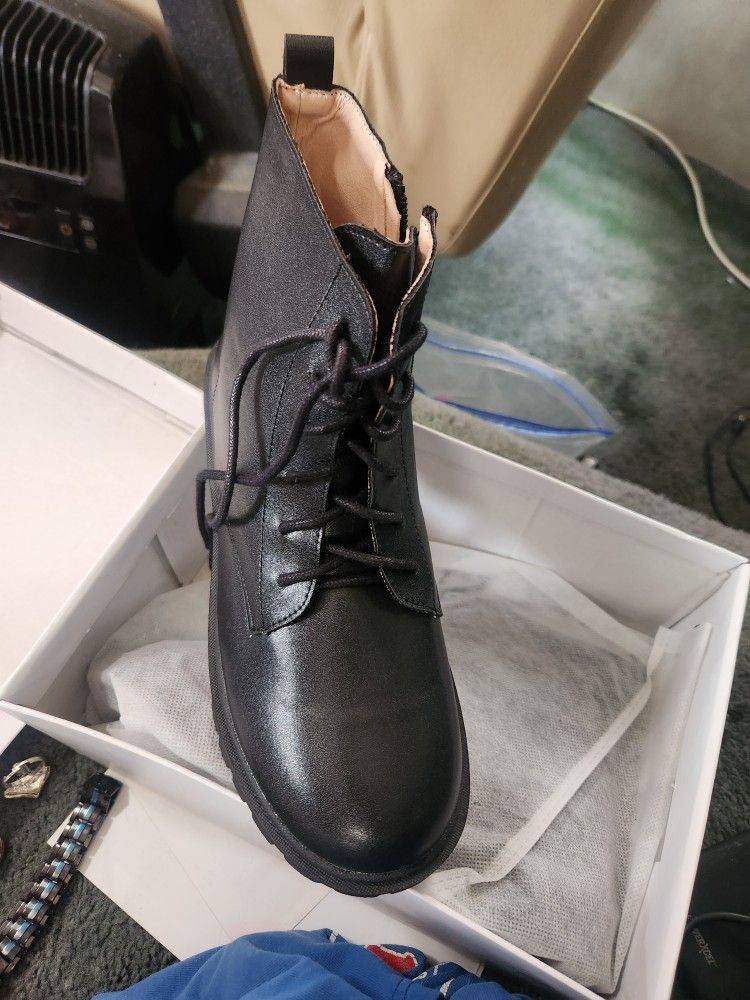 Textured Strap Flat Fashion Boots