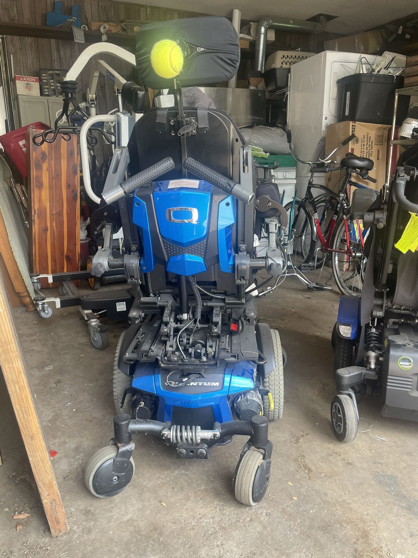 Quantum Q6 Edge Power Wheelchair+ 2 Body Patient Lifts By Hoyer/ reliant