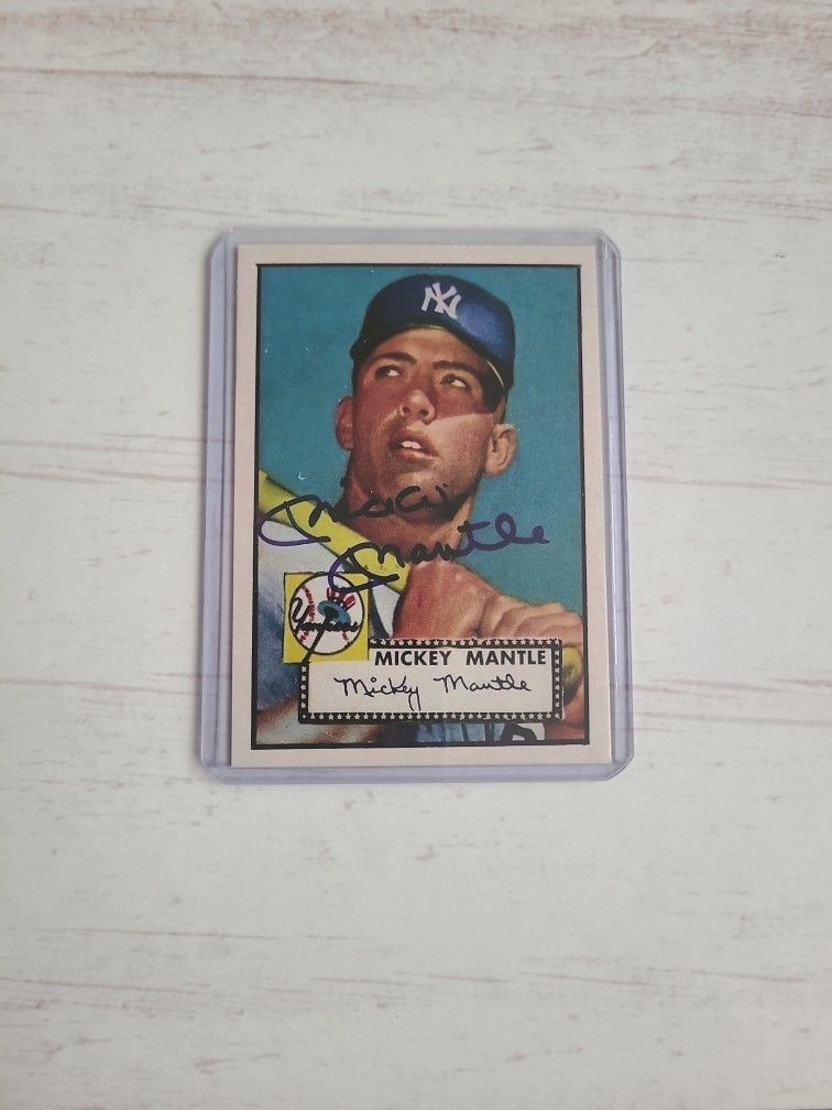 1952 TOPPS #311 MICKEY MANTLE SIGNED CARD