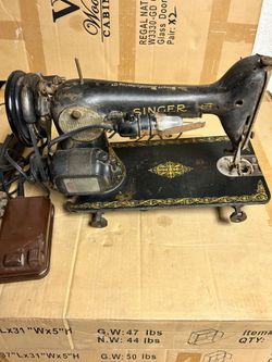 Vintage Singer Sewing Machine with Motor and Foot Pedal