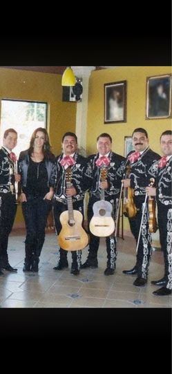 Guitarra acústica de mariachi