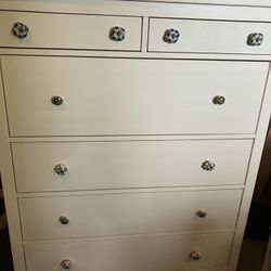 White 6 Drawer Dresser W/Minor Scratches W/Press Board Back(See & Click On Pictures). Still In Very Good Condition And Useable 