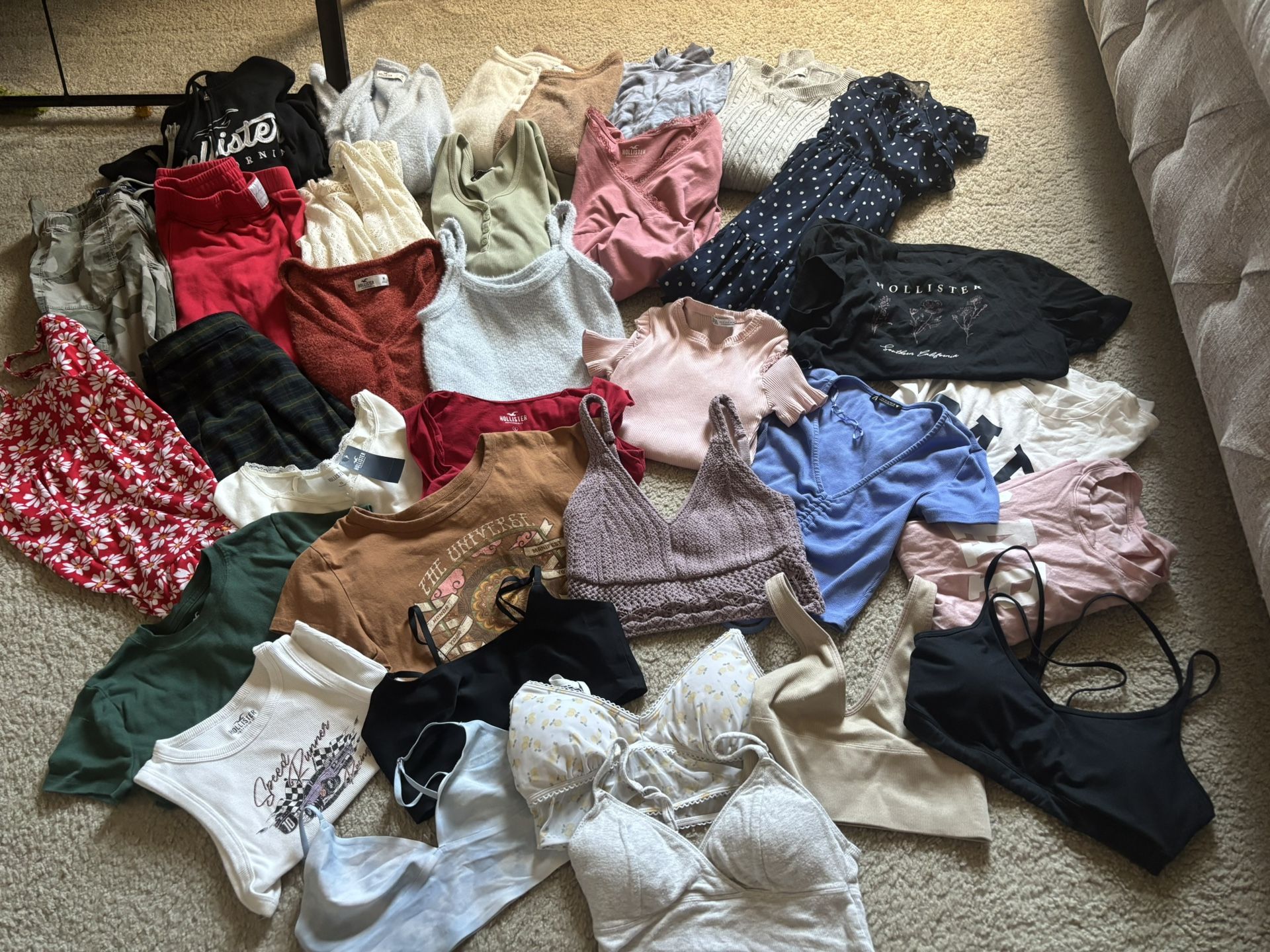 Bunch Of Women’s Hollister Clothes Size Small/Medium