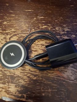 Wireless magnetic charger