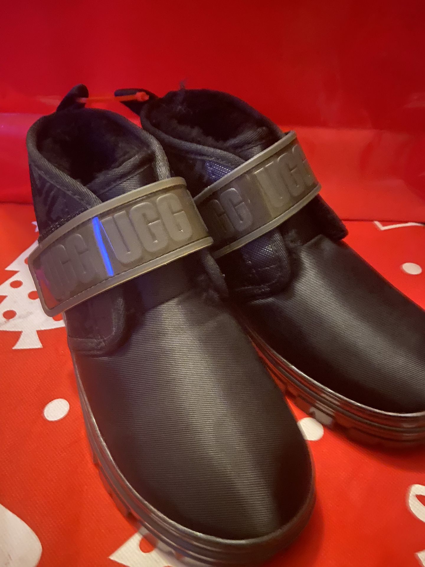 UGG. Size 6    original