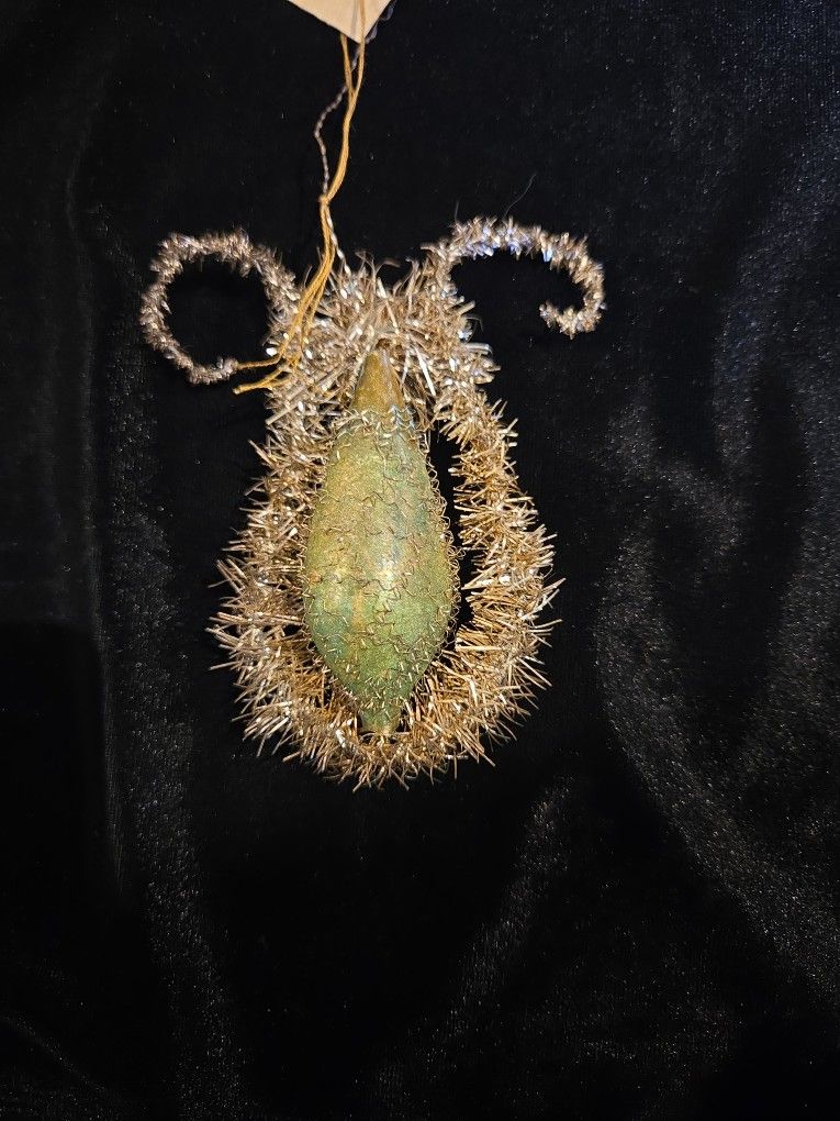 Antique Victorian Christmas OrnamentThis is an antique German Sebnitz tinsel glass Christmas ornament. 