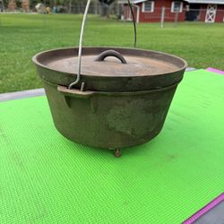 Vintage Cast Iron Camp-Style Dutch Oven