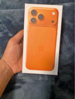 iPhone 17 cosmic orange