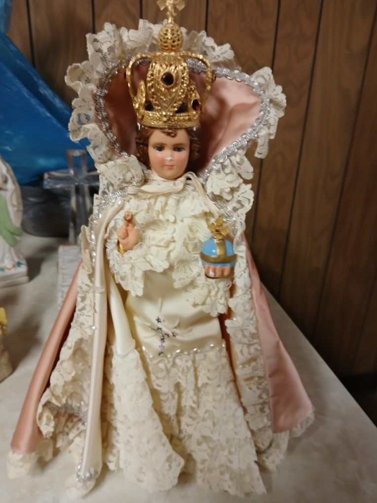 Infant Of Prauge Statue